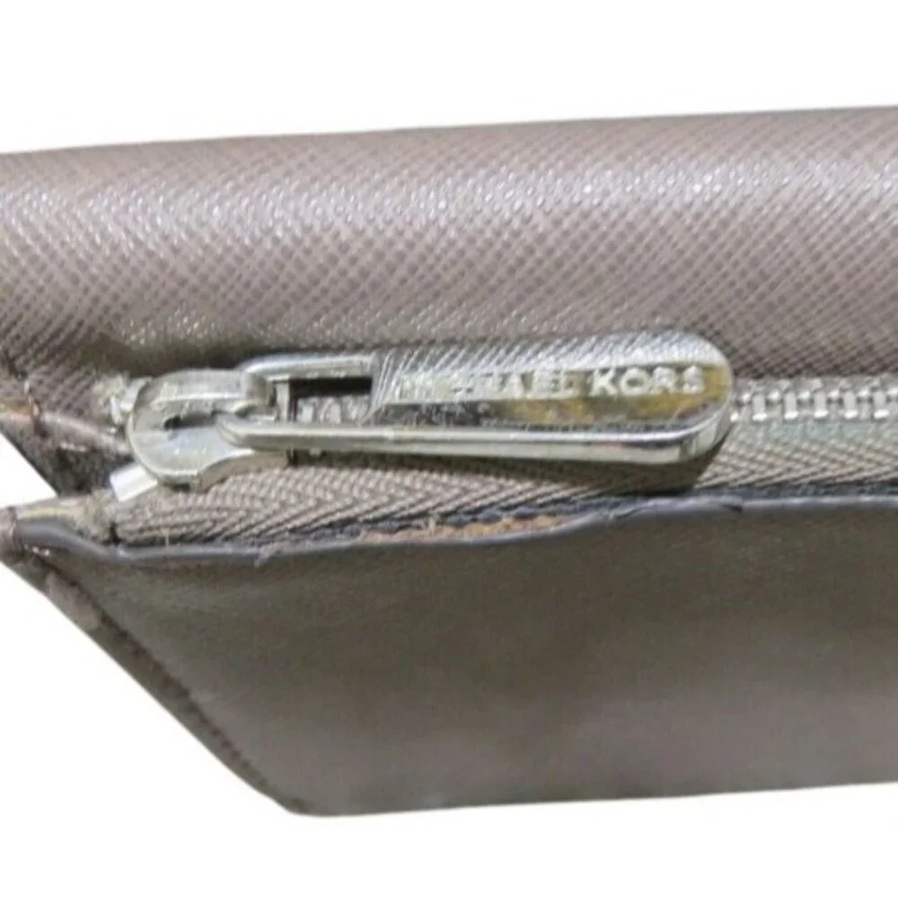 Michael Kors Jet Set Saffiano Leather Bifold wallet in Pearl Gray
